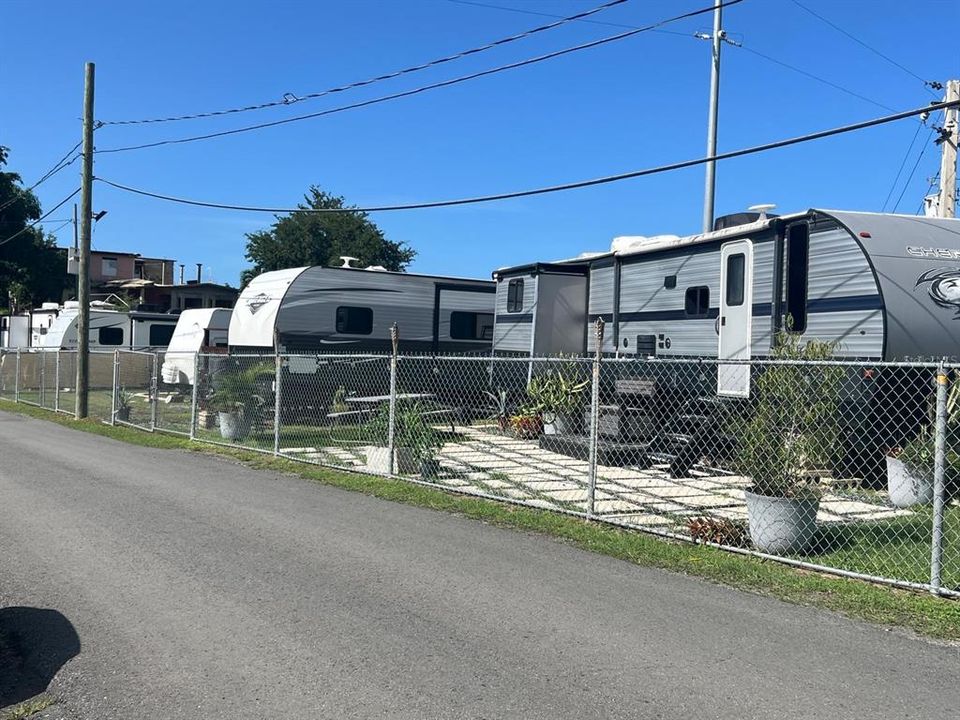 На продажу: $1,155,000 (0.47 acres)