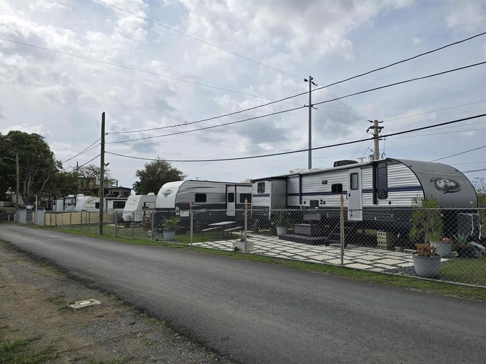 На продажу: $1,155,000 (0.47 acres)