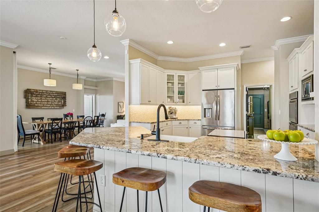 En Venta: $995,000 (5 camas, 3 baños, 3751 Pies cuadrados)