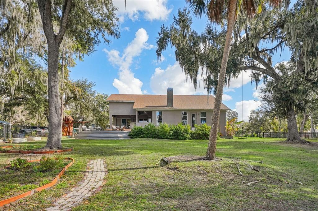 En Venta: $995,000 (5 camas, 3 baños, 3751 Pies cuadrados)