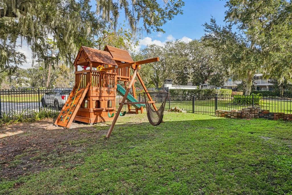 En Venta: $995,000 (5 camas, 3 baños, 3751 Pies cuadrados)