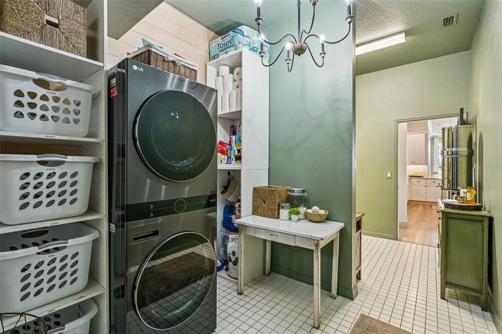 En Venta: $995,000 (5 camas, 3 baños, 3751 Pies cuadrados)