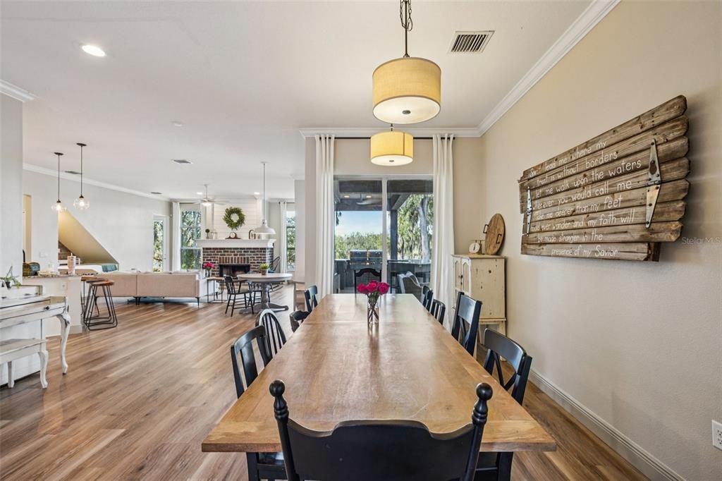 En Venta: $995,000 (5 camas, 3 baños, 3751 Pies cuadrados)