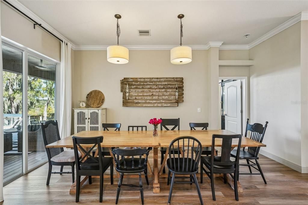 En Venta: $995,000 (5 camas, 3 baños, 3751 Pies cuadrados)