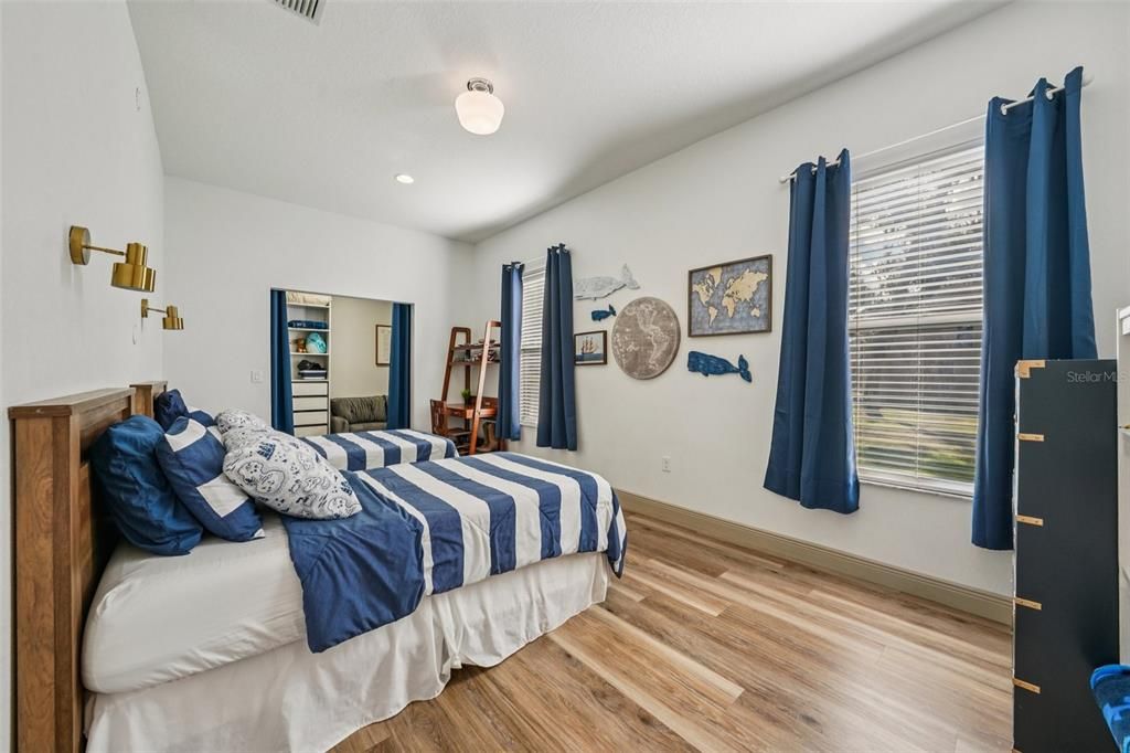 En Venta: $995,000 (5 camas, 3 baños, 3751 Pies cuadrados)