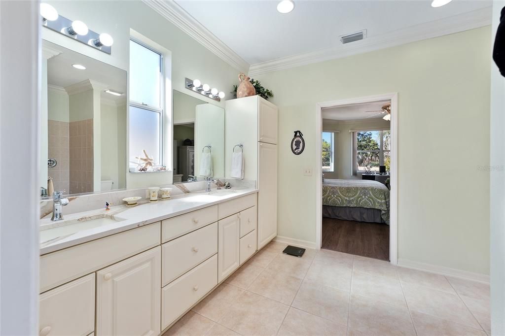 Active With Contract: $860,000 (3 beds, 2 baths, 2543 Square Feet)