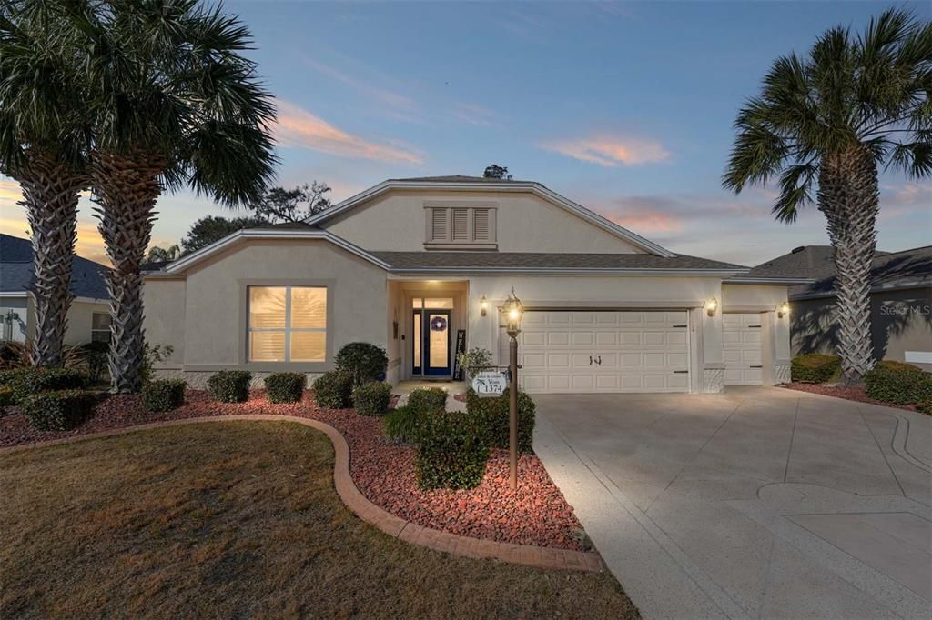 Active With Contract: $860,000 (3 beds, 2 baths, 2543 Square Feet)