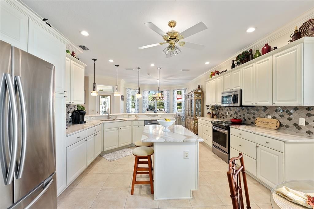 Active With Contract: $860,000 (3 beds, 2 baths, 2543 Square Feet)