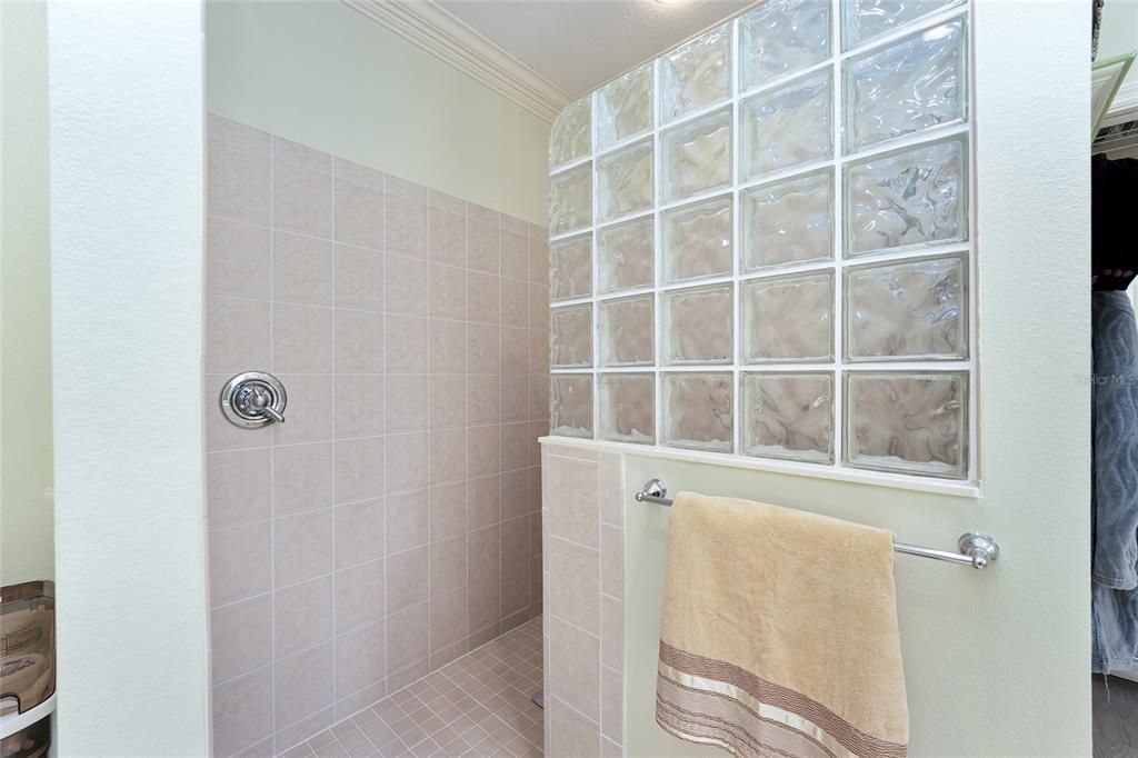 Active With Contract: $860,000 (3 beds, 2 baths, 2543 Square Feet)