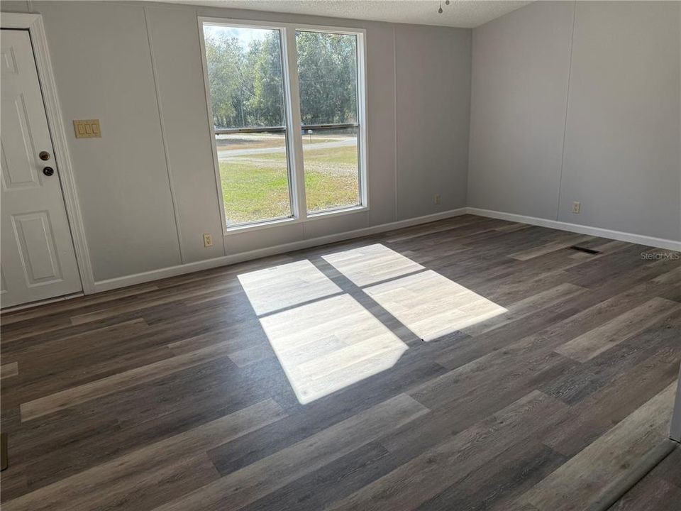 For Sale: $219,950 (3 beds, 2 baths, 960 Square Feet)
