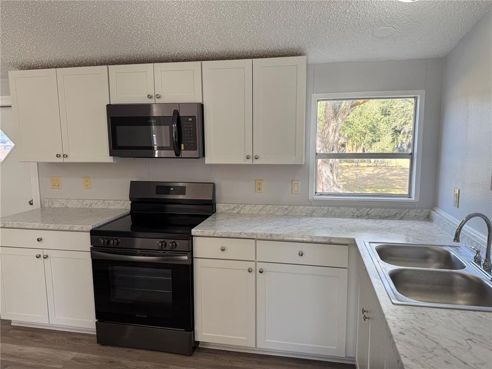 For Sale: $219,950 (3 beds, 2 baths, 960 Square Feet)