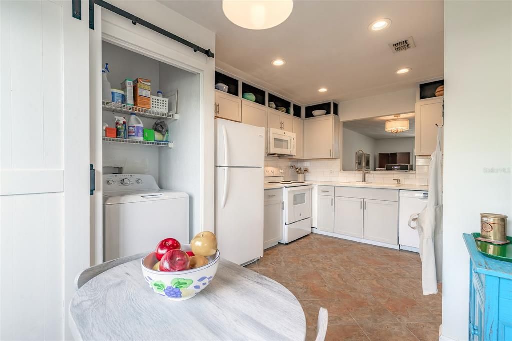 На продажу: $199,900 (2 спален, 2 ванн, 1262 Квадратных фут)