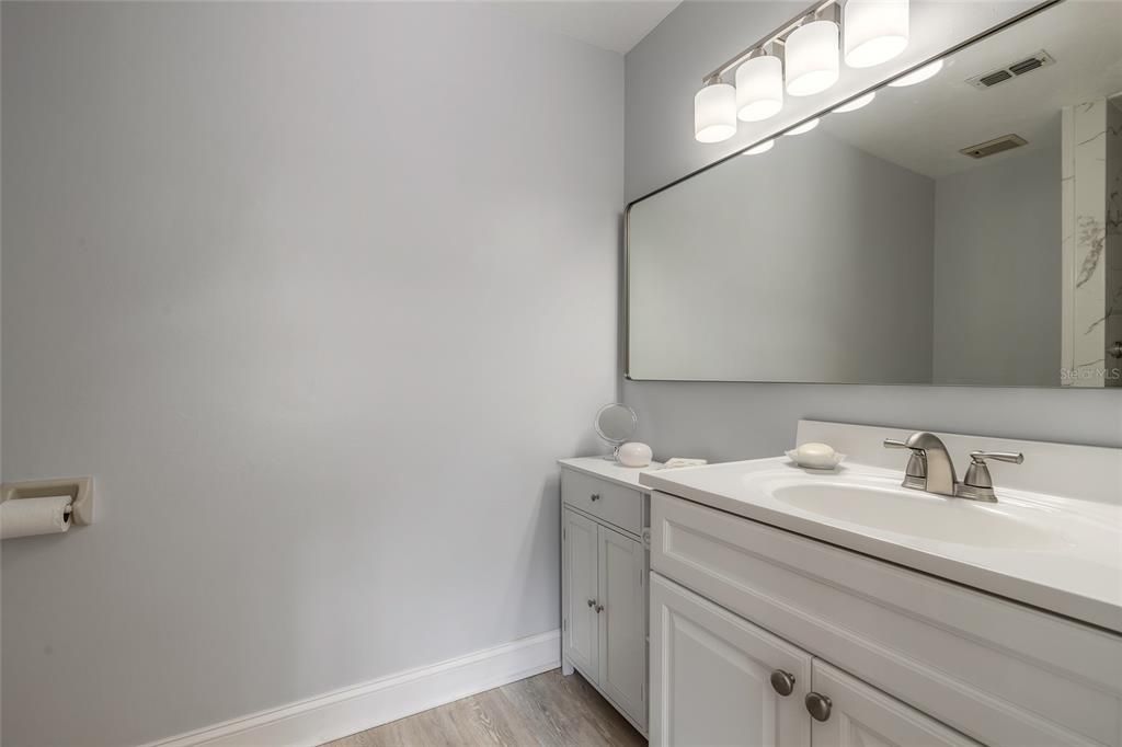 На продажу: $199,900 (2 спален, 2 ванн, 1262 Квадратных фут)