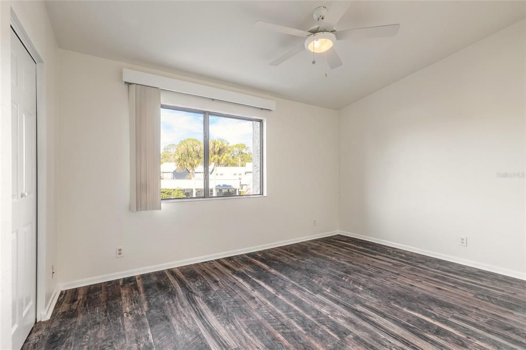 На продажу: $199,900 (2 спален, 2 ванн, 1262 Квадратных фут)