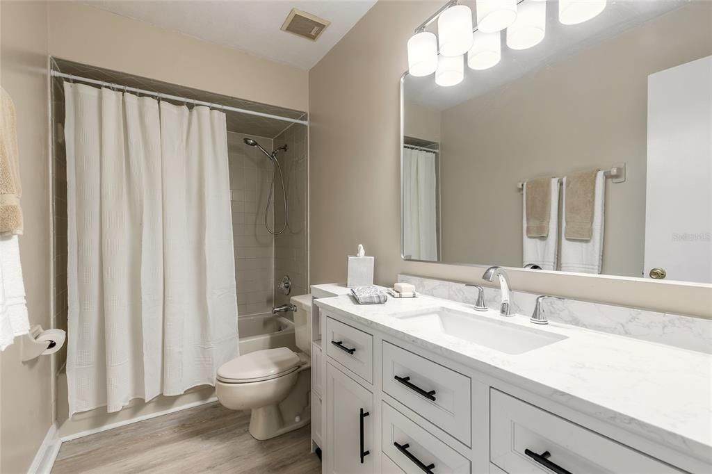 На продажу: $199,900 (2 спален, 2 ванн, 1262 Квадратных фут)