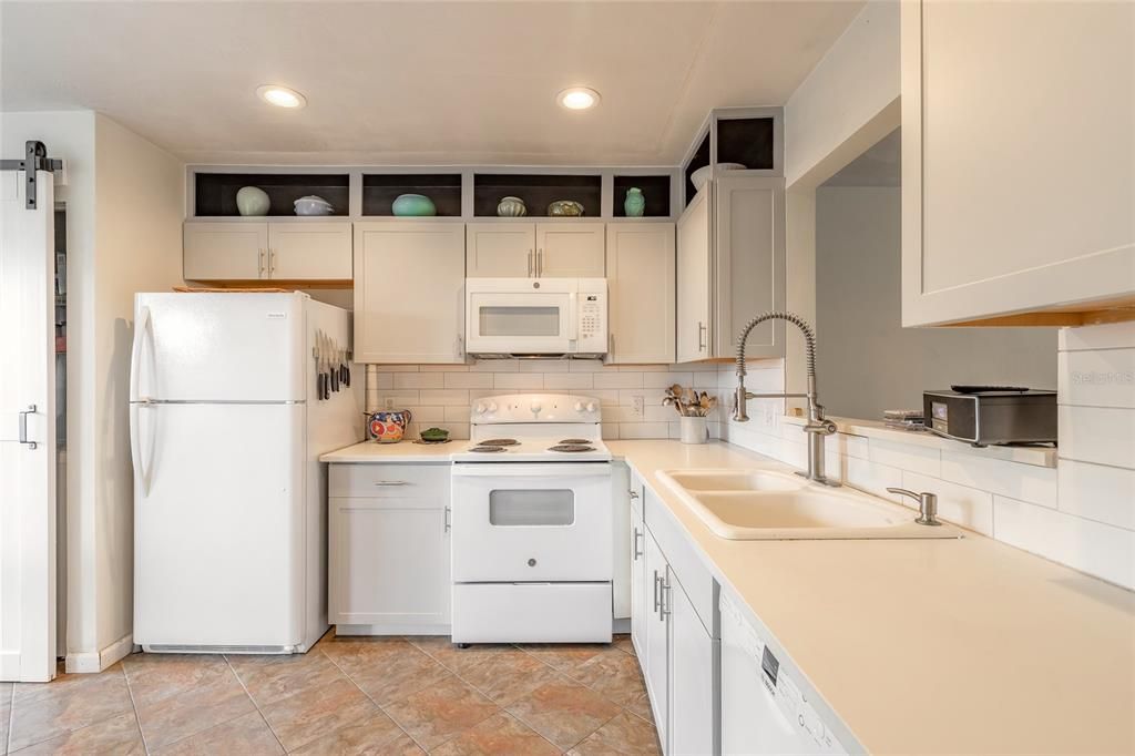 На продажу: $199,900 (2 спален, 2 ванн, 1262 Квадратных фут)