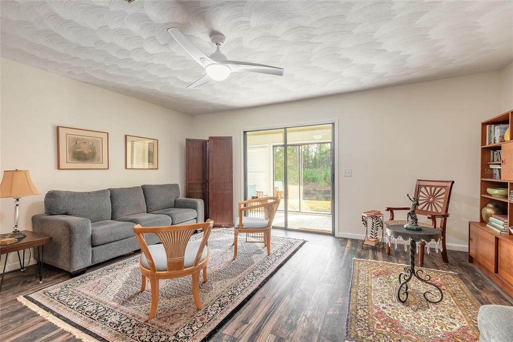 На продажу: $199,900 (2 спален, 2 ванн, 1262 Квадратных фут)