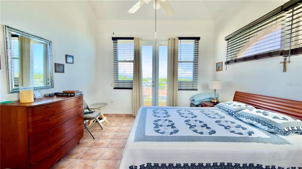 En Venta: $275,000 (3 camas, 2 baños, 1425 Pies cuadrados)