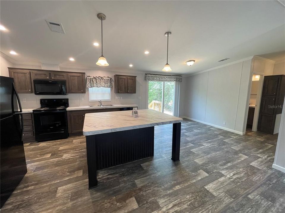 Active With Contract: $237,500 (4 beds, 2 baths, 1404 Square Feet)