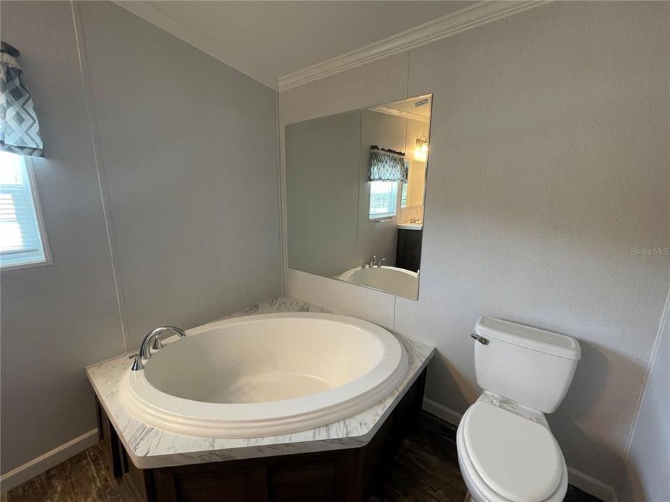 Active With Contract: $237,500 (4 beds, 2 baths, 1404 Square Feet)