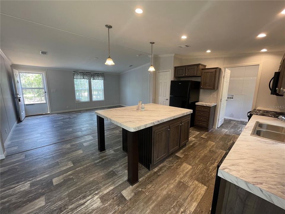 Active With Contract: $237,500 (4 beds, 2 baths, 1404 Square Feet)