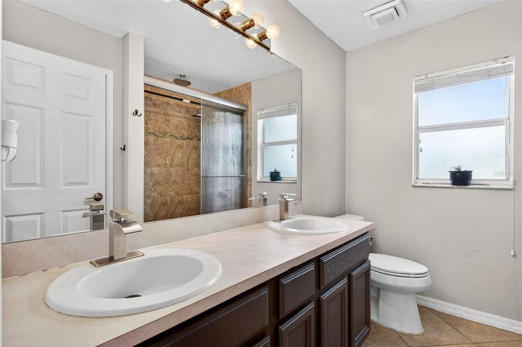 En Venta: $474,900 (4 camas, 2 baños, 1904 Pies cuadrados)