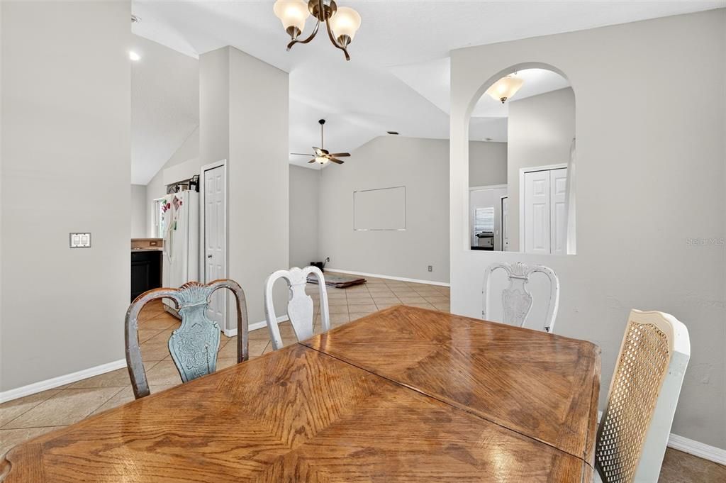 En Venta: $474,900 (4 camas, 2 baños, 1904 Pies cuadrados)