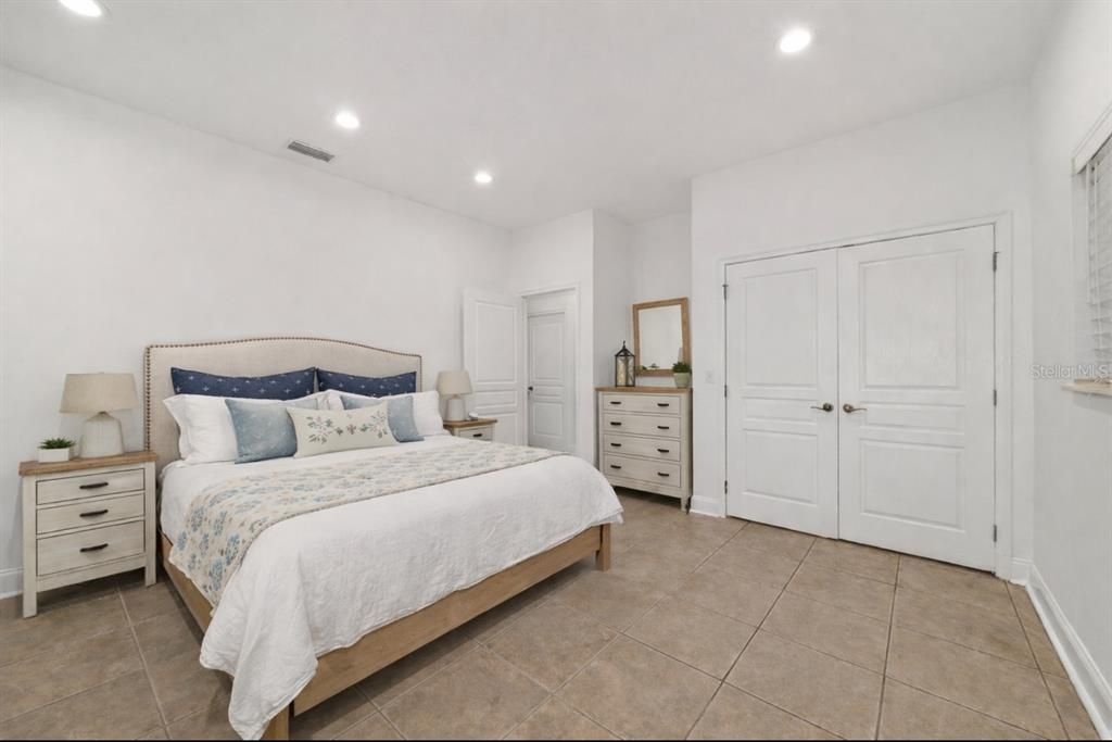 For Sale: $3,900,000 (3 beds, 2 baths, 1127 Square Feet)