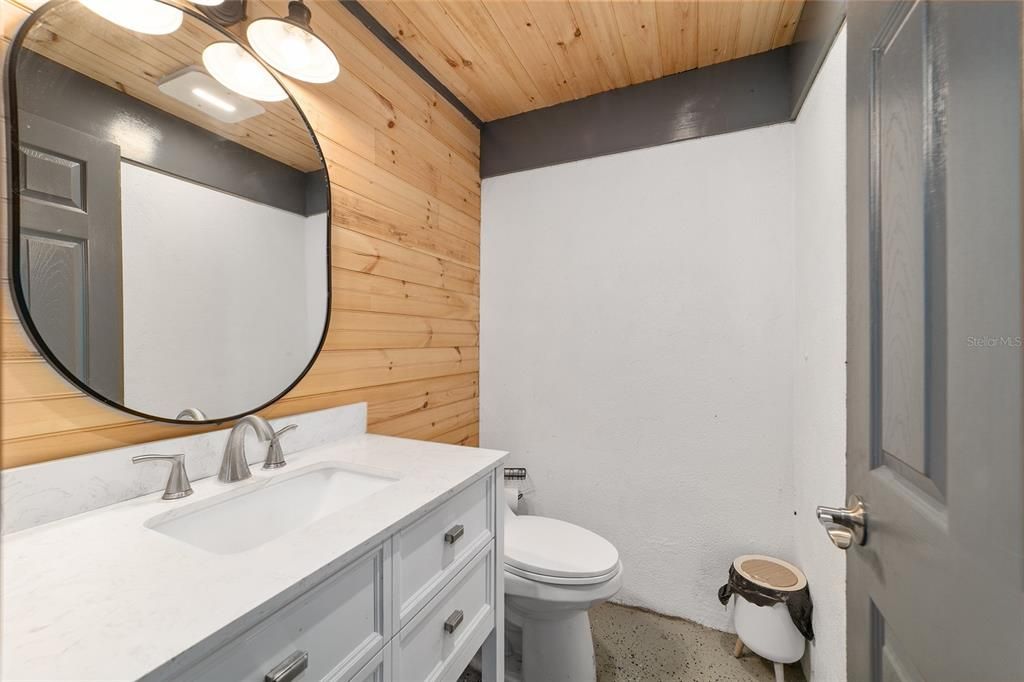 For Sale: $3,900,000 (3 beds, 2 baths, 1127 Square Feet)