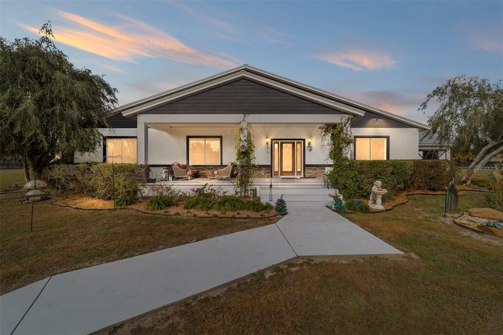 For Sale: $3,900,000 (3 beds, 2 baths, 1127 Square Feet)