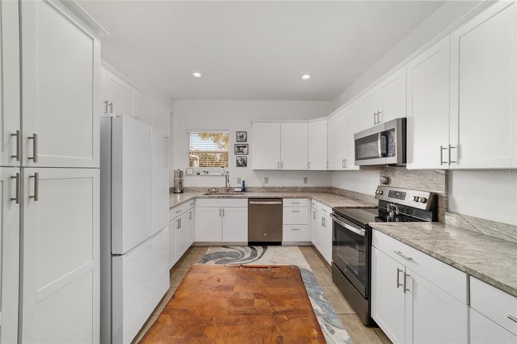 For Sale: $3,900,000 (3 beds, 2 baths, 1127 Square Feet)