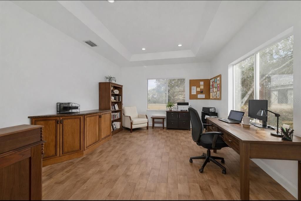 For Sale: $3,900,000 (3 beds, 2 baths, 1127 Square Feet)