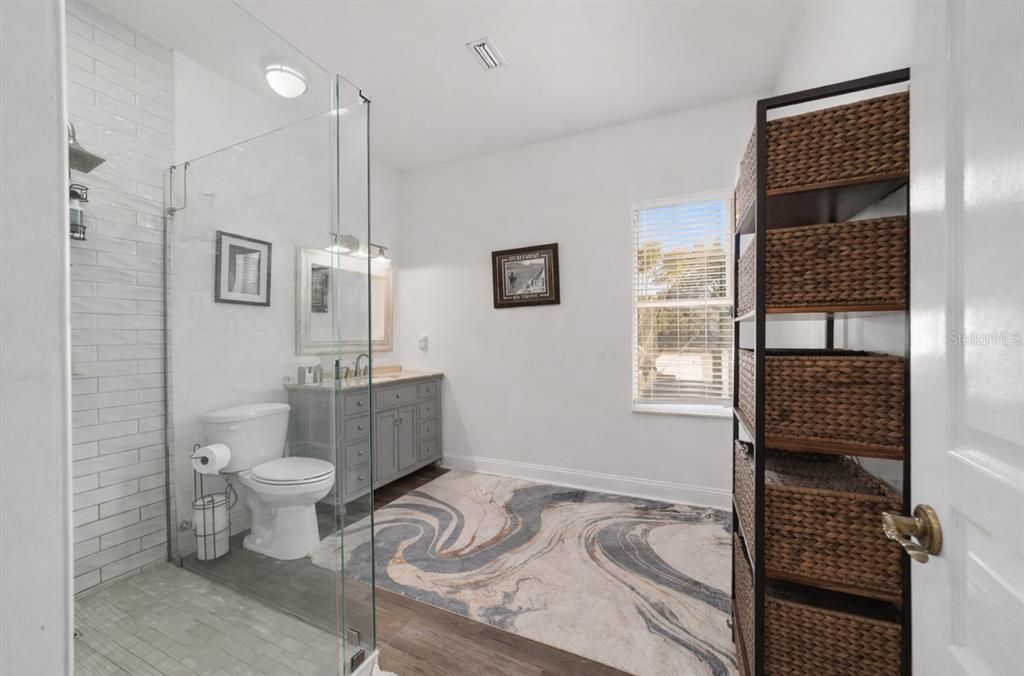 For Sale: $3,900,000 (3 beds, 2 baths, 1127 Square Feet)