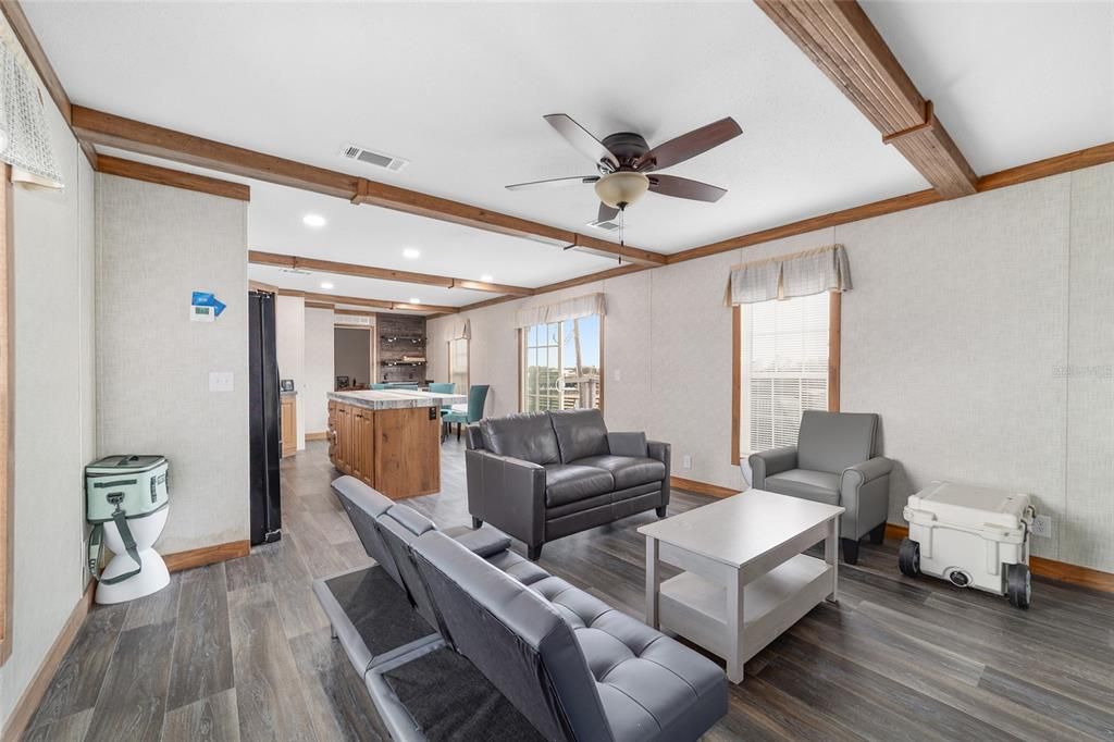 For Sale: $3,900,000 (3 beds, 2 baths, 1127 Square Feet)