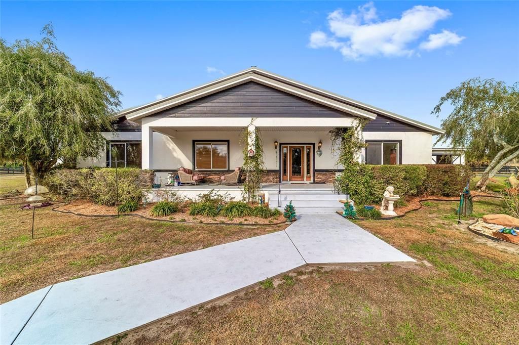 For Sale: $3,900,000 (3 beds, 2 baths, 1127 Square Feet)