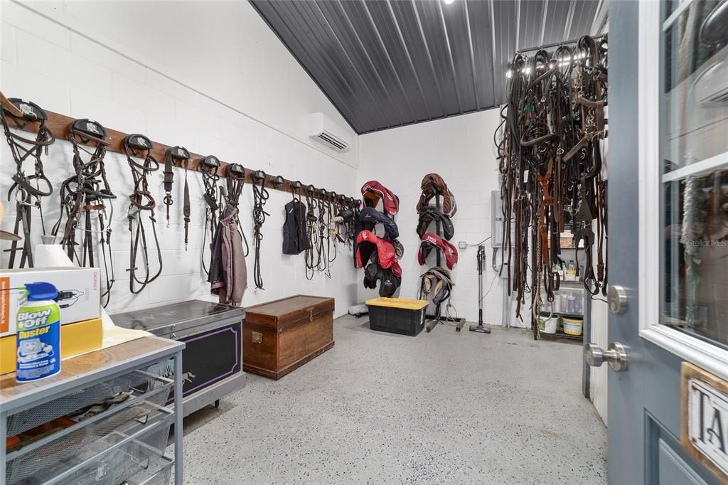 For Sale: $3,900,000 (3 beds, 2 baths, 1127 Square Feet)