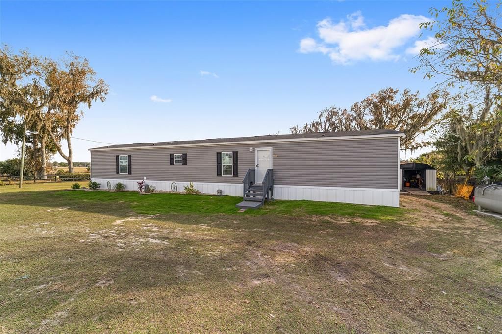 For Sale: $3,900,000 (3 beds, 2 baths, 1127 Square Feet)