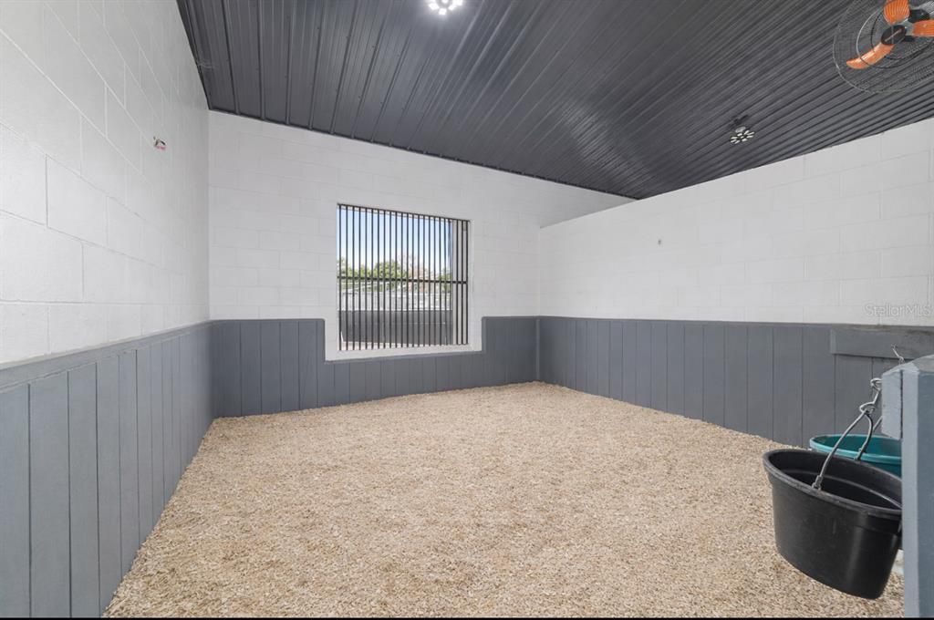 For Sale: $3,900,000 (3 beds, 2 baths, 1127 Square Feet)