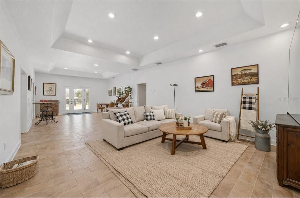 For Sale: $3,900,000 (3 beds, 2 baths, 1127 Square Feet)