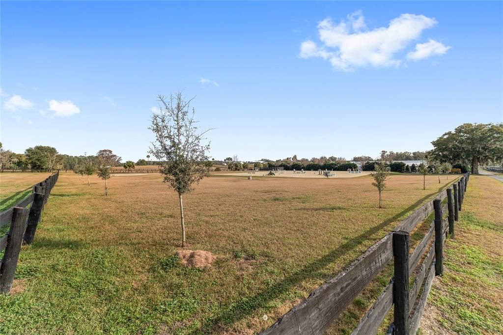 For Sale: $3,900,000 (3 beds, 2 baths, 1127 Square Feet)