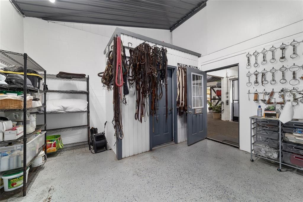 For Sale: $3,900,000 (3 beds, 2 baths, 1127 Square Feet)