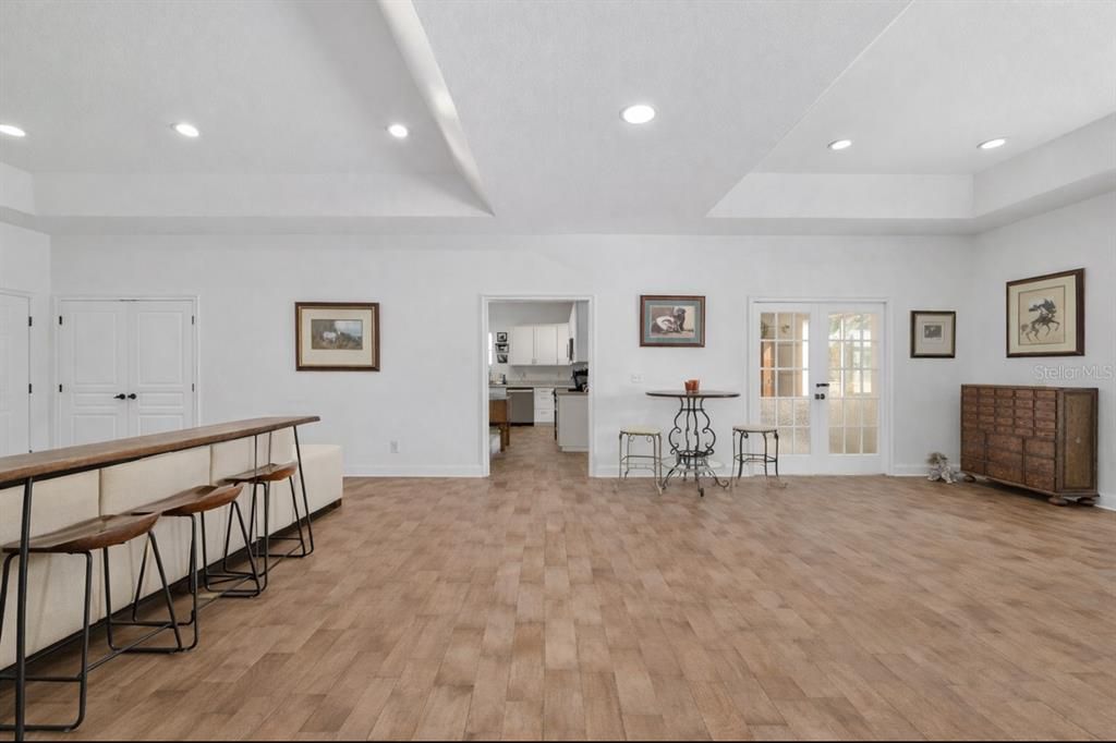 For Sale: $3,900,000 (3 beds, 2 baths, 1127 Square Feet)