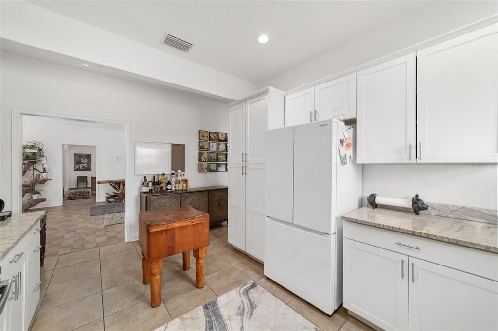 For Sale: $3,900,000 (3 beds, 2 baths, 1127 Square Feet)