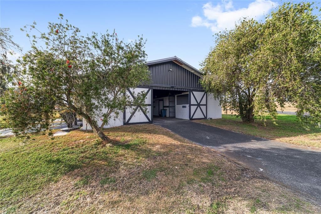 For Sale: $3,900,000 (3 beds, 2 baths, 1127 Square Feet)