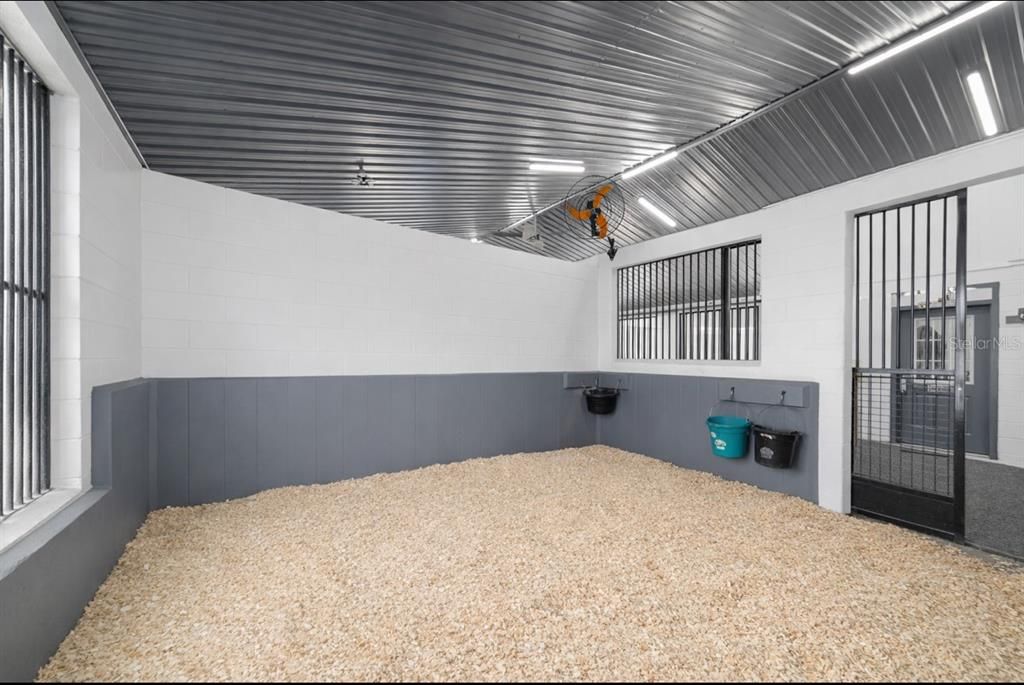 For Sale: $3,900,000 (3 beds, 2 baths, 1127 Square Feet)