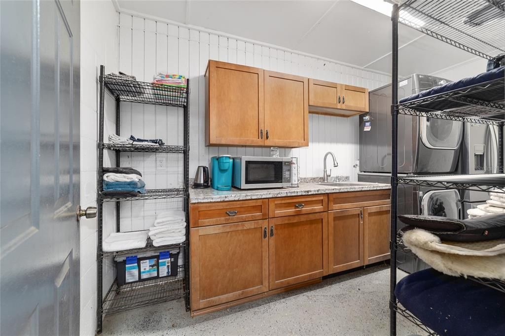 For Sale: $3,900,000 (3 beds, 2 baths, 1127 Square Feet)