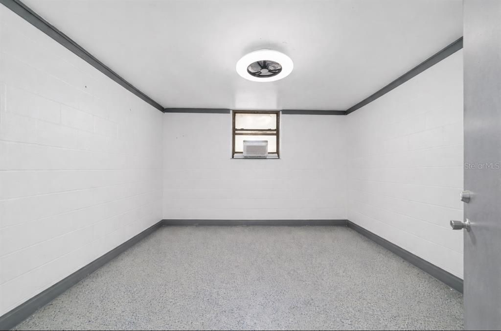 For Sale: $3,900,000 (3 beds, 2 baths, 1127 Square Feet)