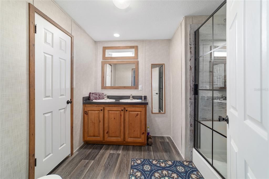 For Sale: $3,900,000 (3 beds, 2 baths, 1127 Square Feet)