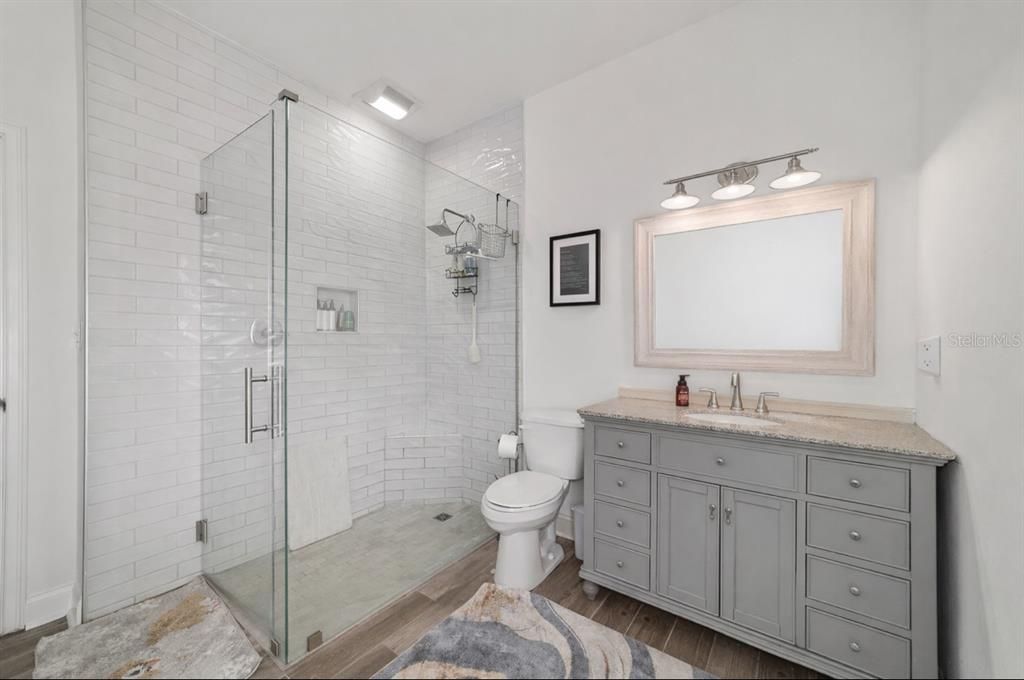 For Sale: $3,900,000 (3 beds, 2 baths, 1127 Square Feet)