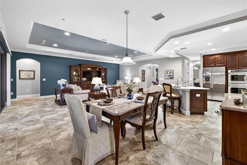Activo con contrato: $799,900 (4 camas, 3 baños, 3211 Pies cuadrados)